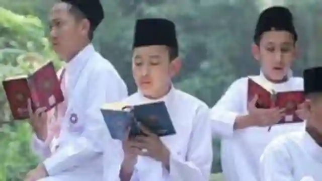 Amalan Khusus bagi Meningkatkan Kemampuan Menghafal. Amalan bagi Yang Kesusahan Menghafal.